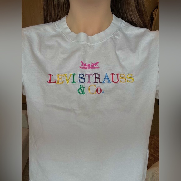 Levi’s Crop Tee - Picture 1 of 3